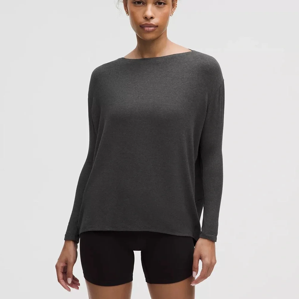 Lululemon Back In Action Long-Sleeve Ribbed Shirt in Heathered Black‎